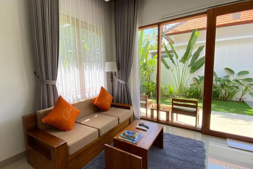 Nau Nusa Villa Batununggul Exterior foto